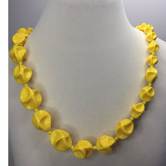 Preloved Vintage Geometric Acrylic Yellow Bead Necklace - Picture 2 of 4